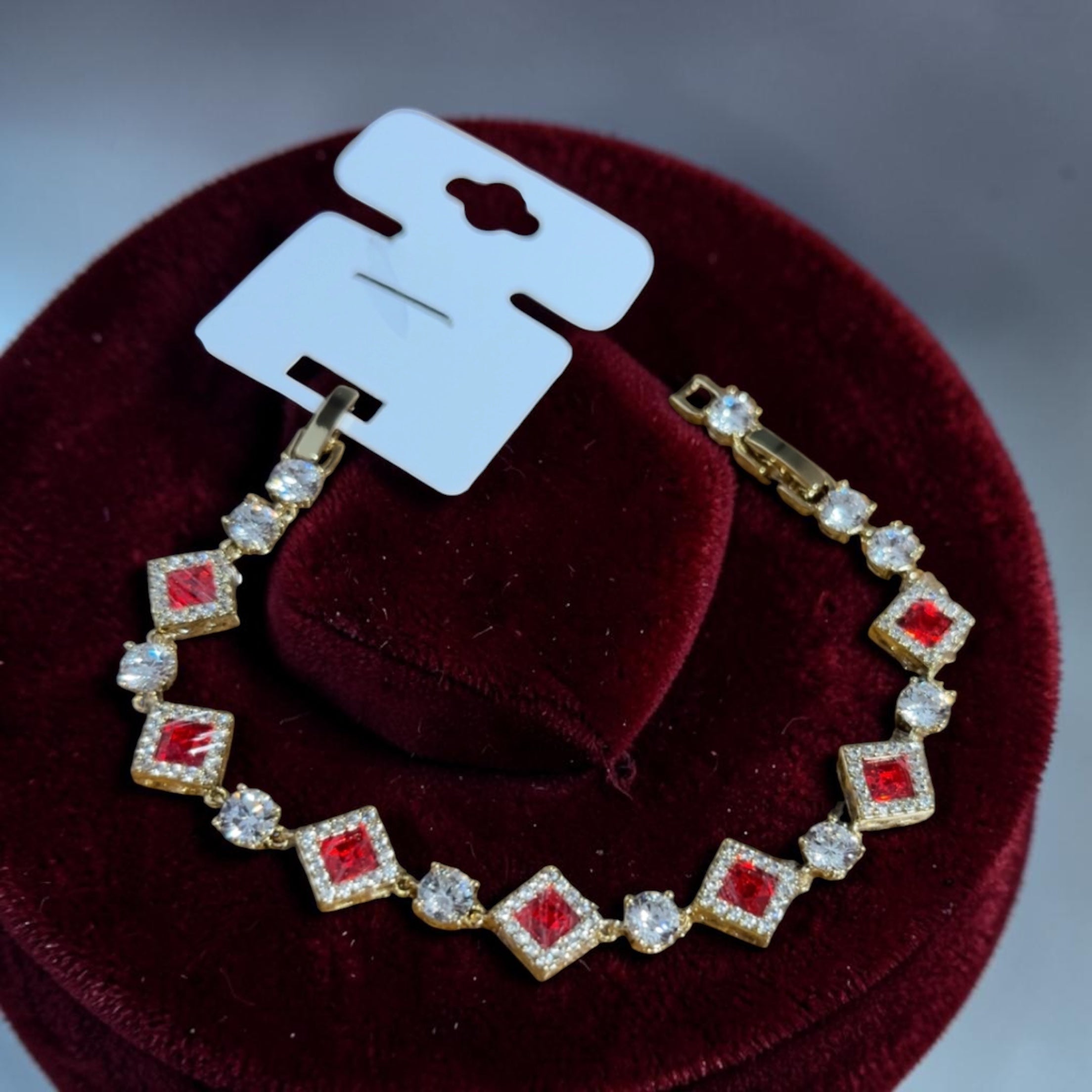 Pasión Diamante - Brazalete Rojo - Oro laminado✨