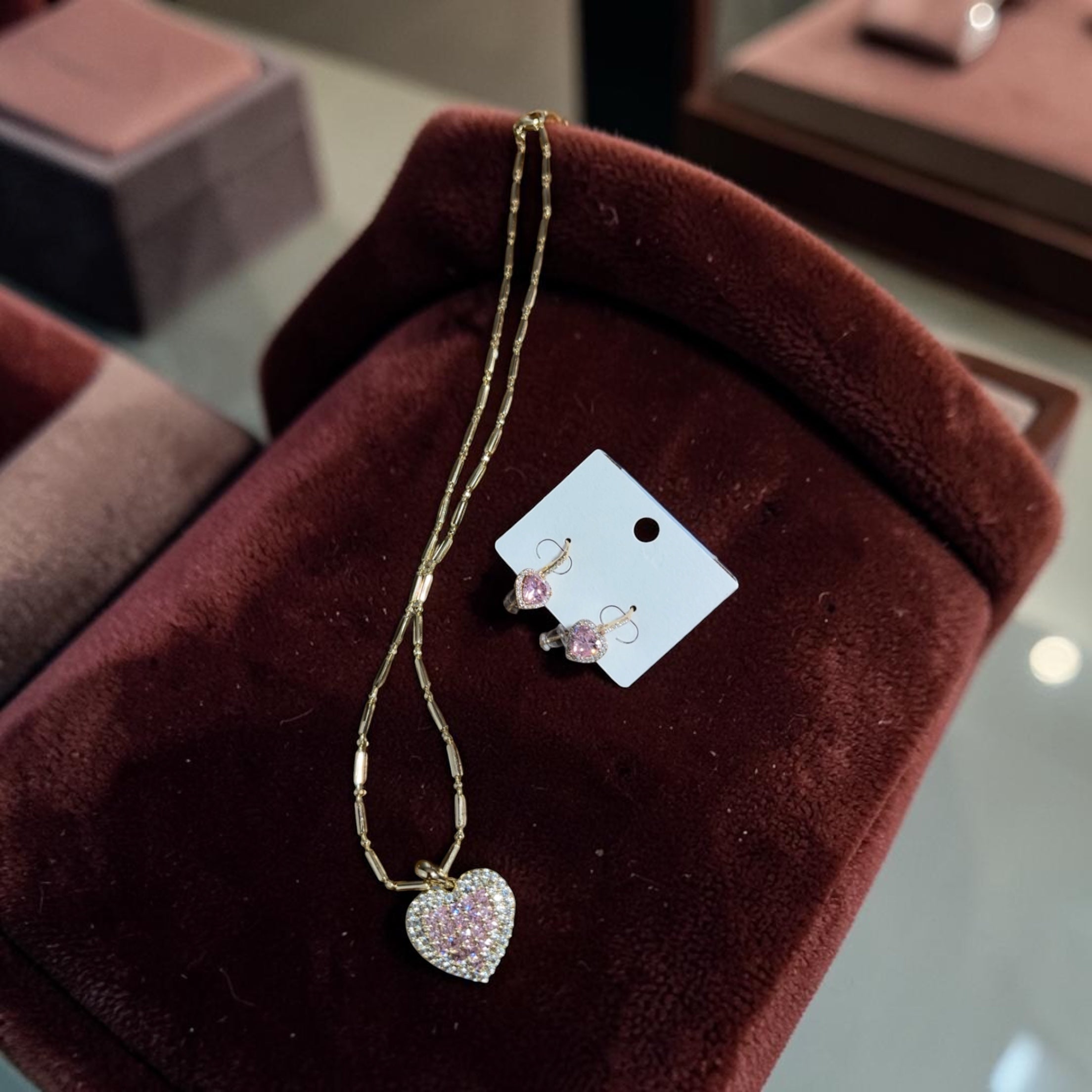 Set Dulce Encanto - Collar y Aretes Corazón Rosa- Oro laminado✨