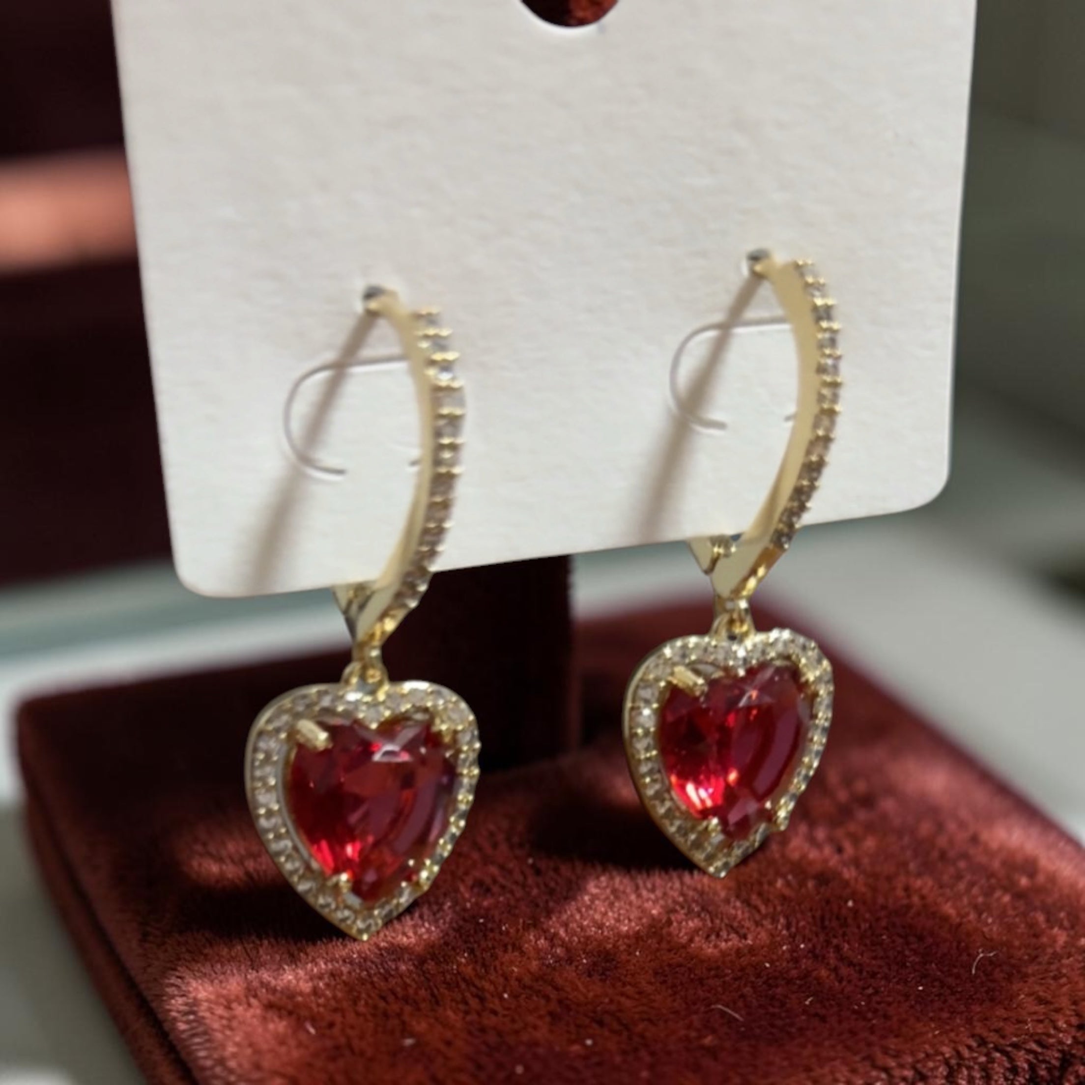 Aretes Corazón Scarlet- Oro laminado✨