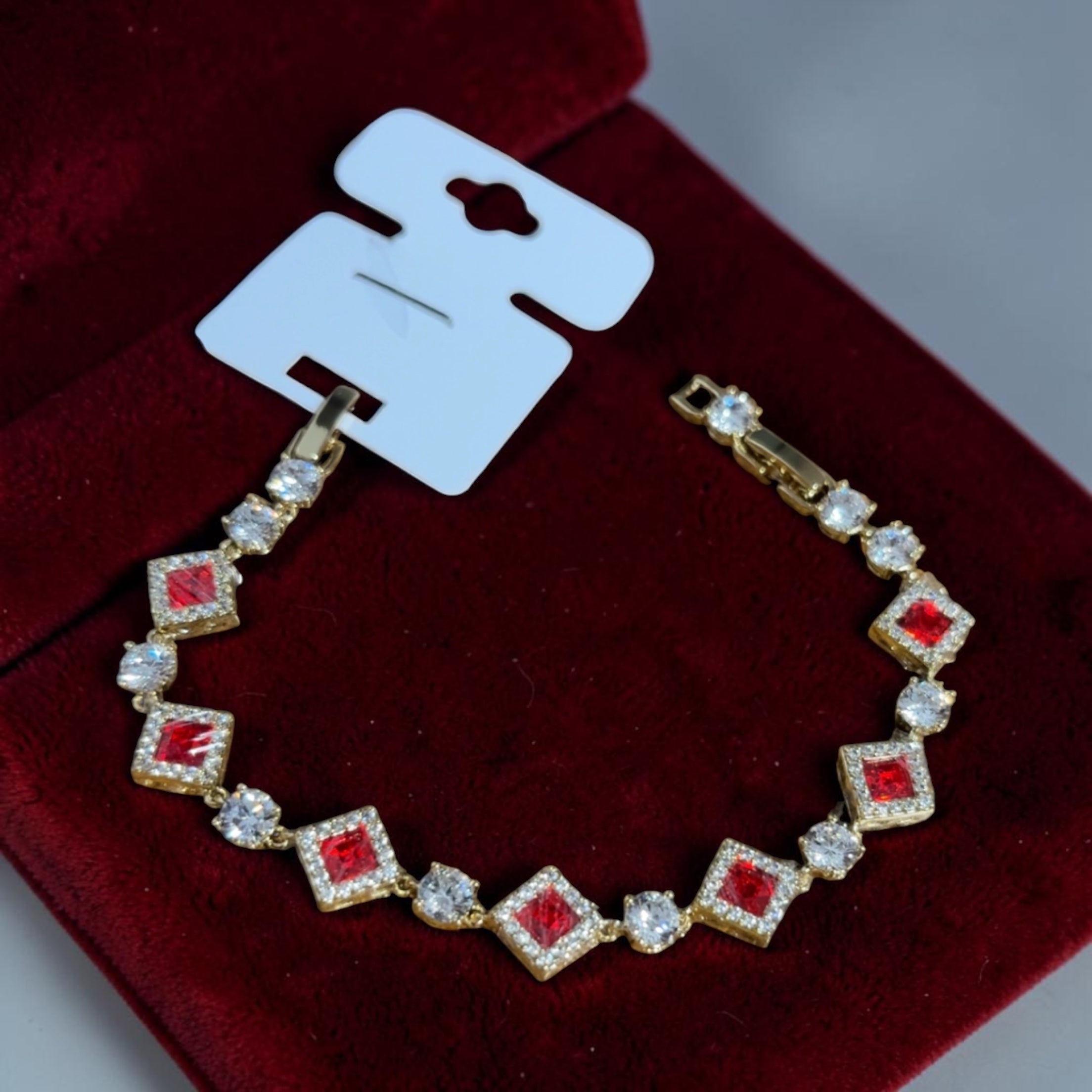 Pasión Diamante - Brazalete Rojo - Oro laminado✨